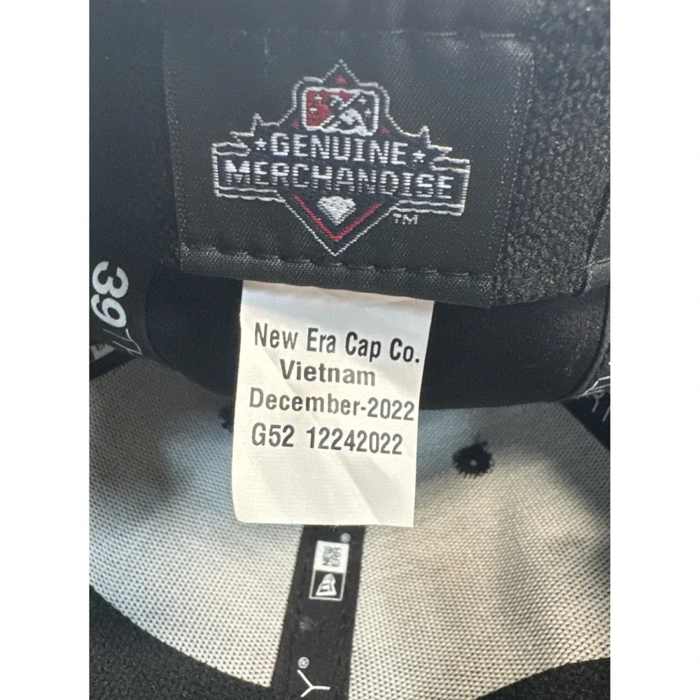 New Era 39THIRTY Flexfit Youth Baseball‎ Cap Black Red Woodpecker Logo